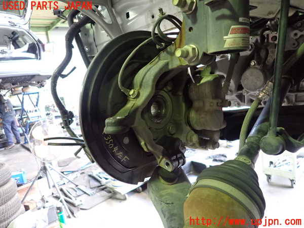 2UPJ-9235044295]日産リーフ(ZE1)左フロントナックルハブ 中古_2