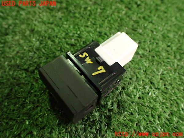 2UPJ-9235046312]日産リーフ(ZE1)スイッチ7 (ステアリングヒーター) 中古_3