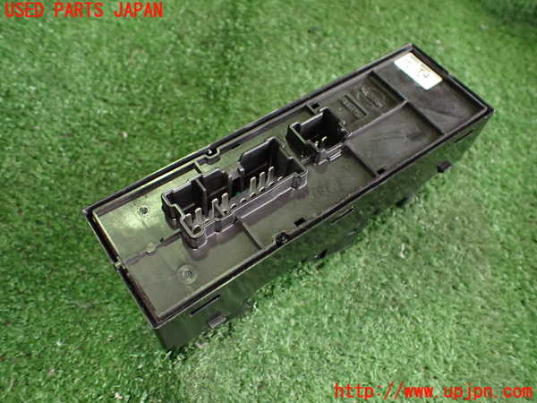 2UPJ-9235046240]日産リーフ(ZE1)右前パワーウィンドウスイッチ 中古_3