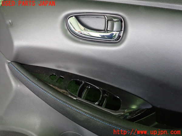 2UPJ-9235041234]日産リーフ(ZE1)右前ドア内張り 中古_2