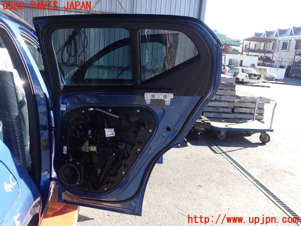 2UPJ-9235051290]ボルボ・XC40(XB420TXCM)右後ドア (43R-006723) 中古_4