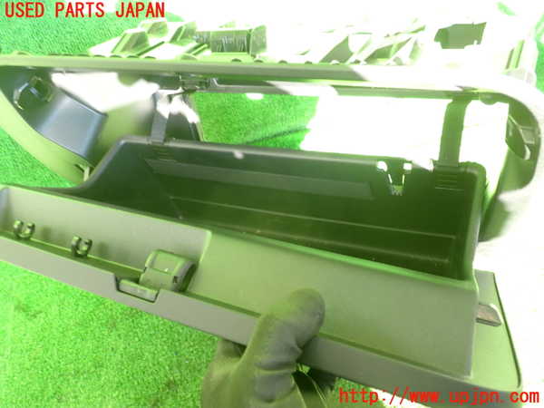 2UPJ-9235057516]ボルボ・XC40(XB420TXCM)グローブボックス1 中古_3