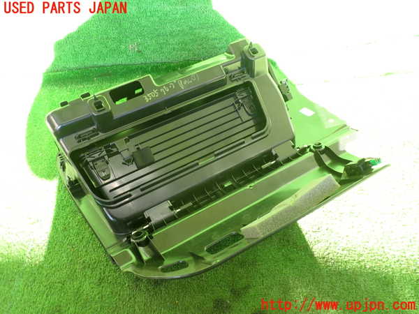 2UPJ-9235057516]ボルボ・XC40(XB420TXCM)グローブボックス1 中古_4
