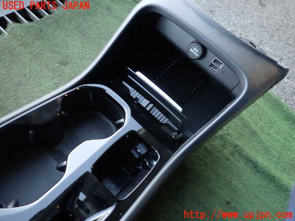 2UPJ-9235057540]ボルボ・XC40(XB420TXCM)センターコンソール 中古_4