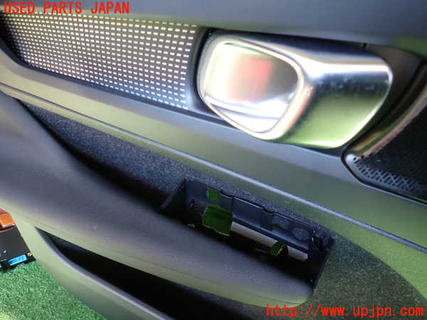 2UPJ-9235051264]ボルボ・XC40(XB420TXCM)左前ドア内張り 中古_2