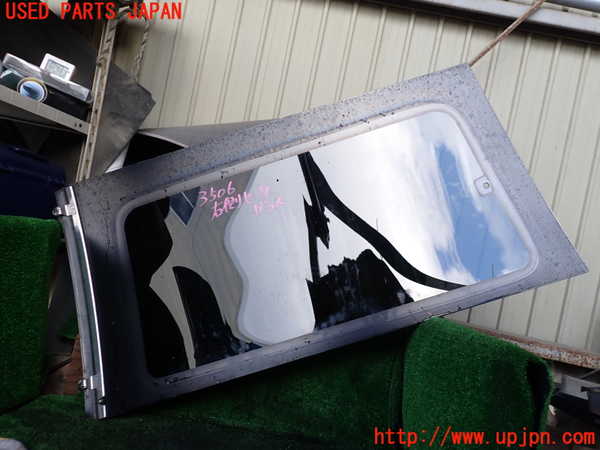 1UPJ-9235061370]デリカ スペースギア(PD6W)右サイドセンターガラス 中古_3