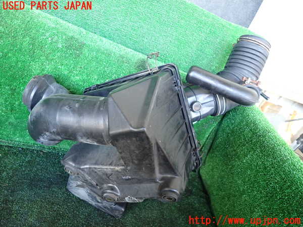 1UPJ-9235062560]デリカ スペースギア(PD6W)エアクリーナーボックス 中古_2