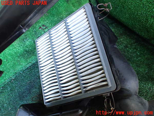 1UPJ-9235062560]デリカ スペースギア(PD6W)エアクリーナーボックス 中古_4