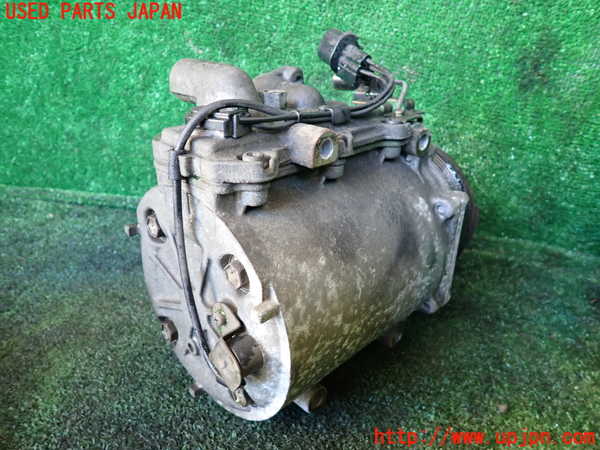 1UPJ-9235066025]デリカ スペースギア(PD6W)エアコンコンプレッサー 中古_2