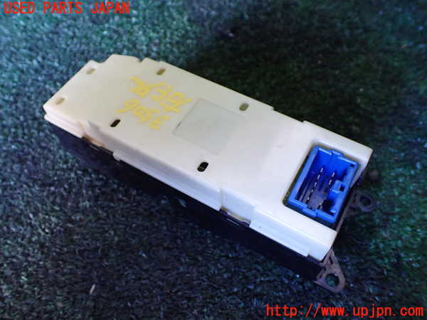 1UPJ-9235066240]デリカ スペースギア(PD6W)右前パワーウィンドウスイッチ 中古_2