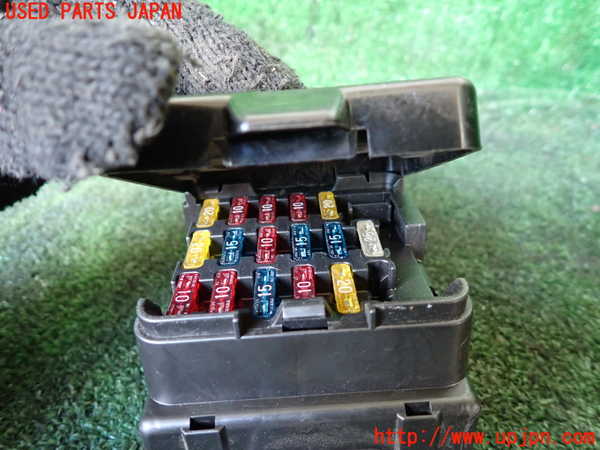 1UPJ-9235066741]デリカ スペースギア(PD6W)ヒューズボックス1 中古_3