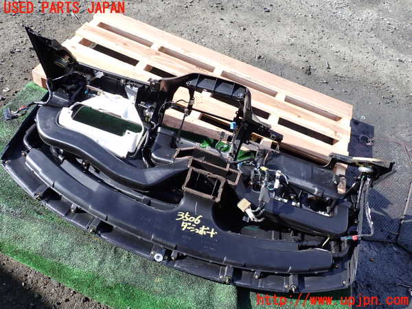 1UPJ-9235067505]デリカ スペースギア(PD6W)ダッシュボード 中古_5