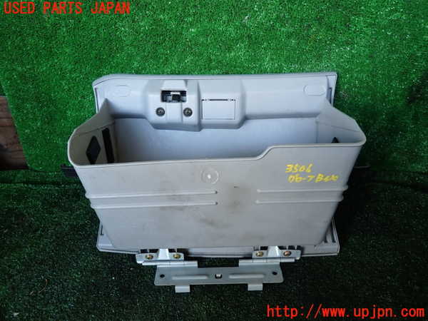 1UPJ-9235067516]デリカ スペースギア(PD6W)グローブボックス1 中古_4