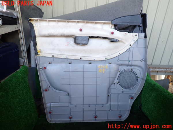 1UPJ-9235061234]デリカ スペースギア(PD6W)右前ドア内張り 中古_4