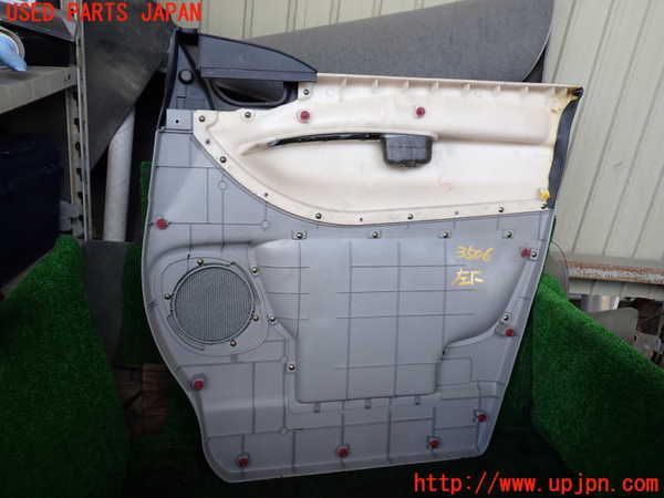 1UPJ-9235061264]デリカ スペースギア(PD6W)左前ドア内張り 中古_4