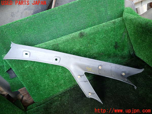 1UPJ-9235067655]デリカ スペースギア(PD6W)右フロントピラートリム 中古_3