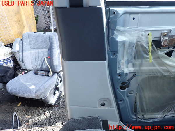 1UPJ-9235067670]デリカ スペースギア(PD6W)左センターピラートリム 中古_3