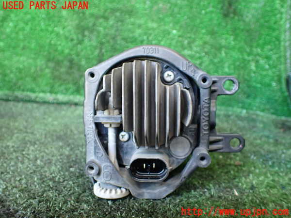 1UPJ-9235071180]ヴェルファイアハイブリッド(AYH30W)右フォグ 中古_3