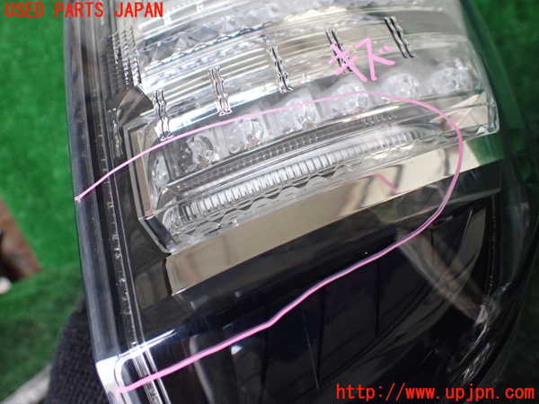 1UPJ-9235071530]ヴェルファイアハイブリッド(AYH30W)右テールランプ 中古_2
