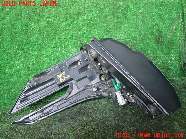 1UPJ-9235071530]ヴェルファイアハイブリッド(AYH30W)右テールランプ 中古_3