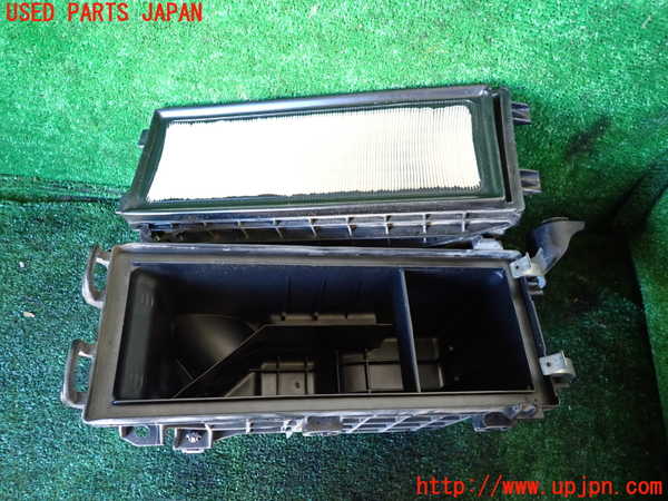 1UPJ-9235072560]ヴェルファイアハイブリッド(AYH30W)エアクリーナーボックス 中古_5
