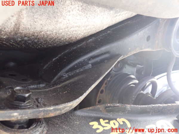 1UPJ-9235075295]ヴェルファイアハイブリッド(AYH30W)リアメンバー 中古_3