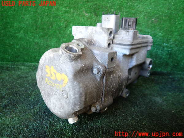 1UPJ-9235076025]ヴェルファイアハイブリッド(AYH30W)エアコンコンプレッサー 中古_2