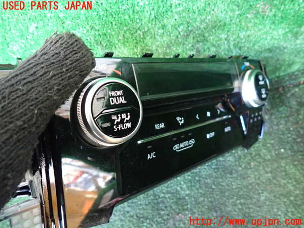 1UPJ-9235076066]ヴェルファイアハイブリッド(AYH30W)エアコンスイッチ1 中古_2