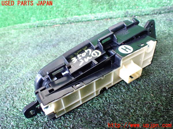 1UPJ-9235076306]ヴェルファイアハイブリッド(AYH30W)スイッチ1 中古_2