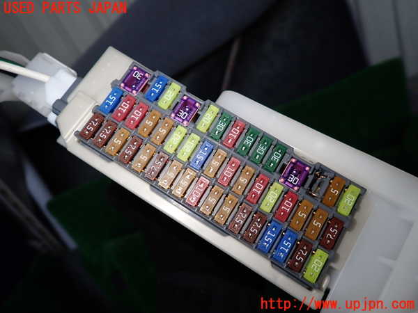 1UPJ-9235076741]ヴェルファイアハイブリッド(AYH30W)ヒューズボックス1 中古_3