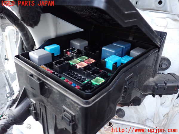 1UPJ-9235076742]ヴェルファイアハイブリッド(AYH30W)ヒューズボックス2 中古_2