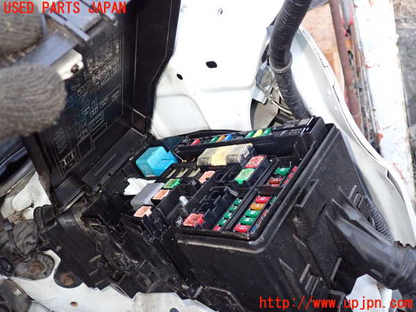 1UPJ-9235076743]ヴェルファイアハイブリッド(AYH30W)ヒューズボックス3 中古_2