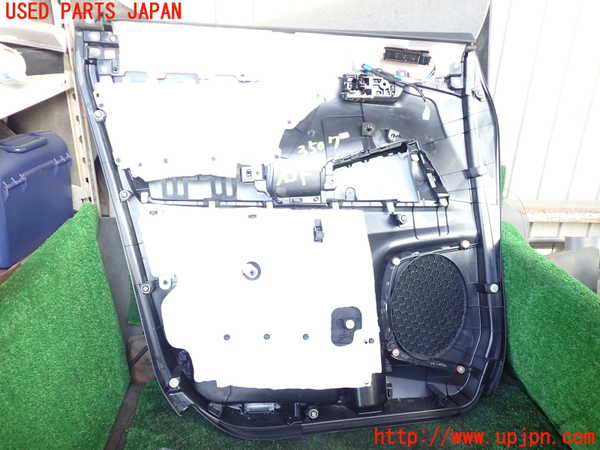 1UPJ-9235071234]ヴェルファイアハイブリッド(AYH30W)右前ドア内張り 中古_4