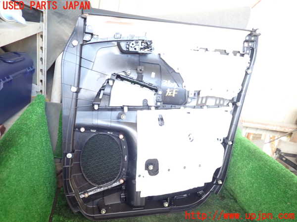 1UPJ-9235071264]ヴェルファイアハイブリッド(AYH30W)左前ドア内張り 中古_4