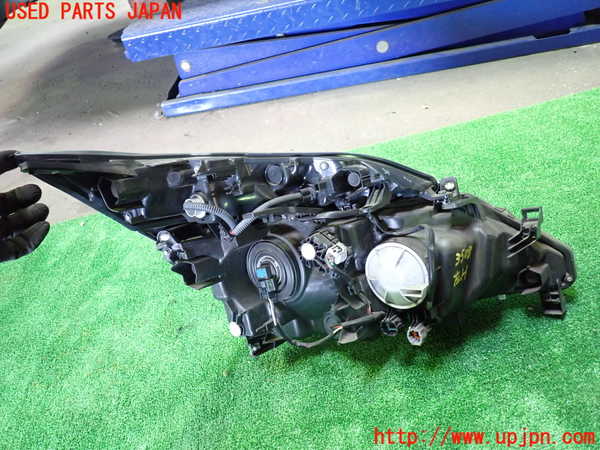 1UPJ-9235081132]セレナ(GC27)左ヘッドライト ハロゲン 中古_2