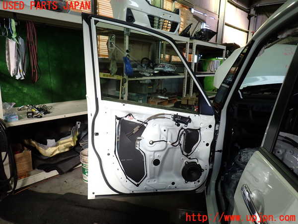 1UPJ-9235081260]セレナ(GC27)左前ドア 中古_5