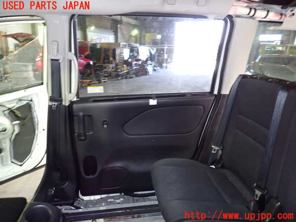 1UPJ-9235081290]セレナ(GC27)右後ドア 中古ジャンク_5
