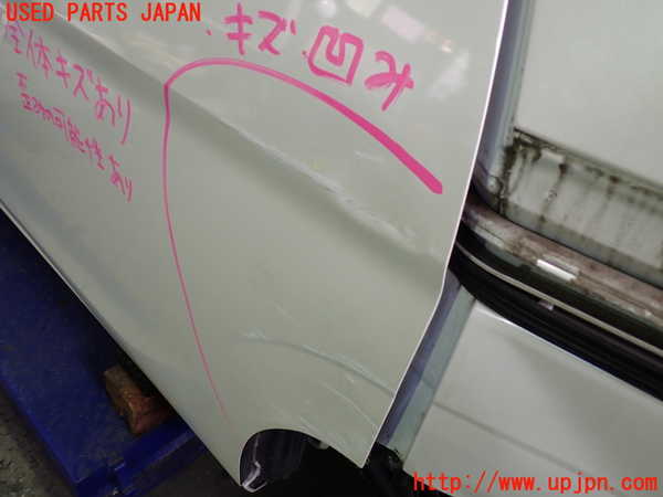 1UPJ-9235081320]セレナ(GC27)左後ドア 中古_2