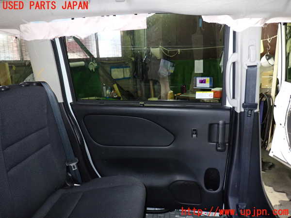 1UPJ-9235081320]セレナ(GC27)左後ドア 中古_5