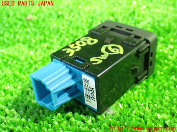 1UPJ-9235086311]セレナ(GC27)スイッチ6 中古_2