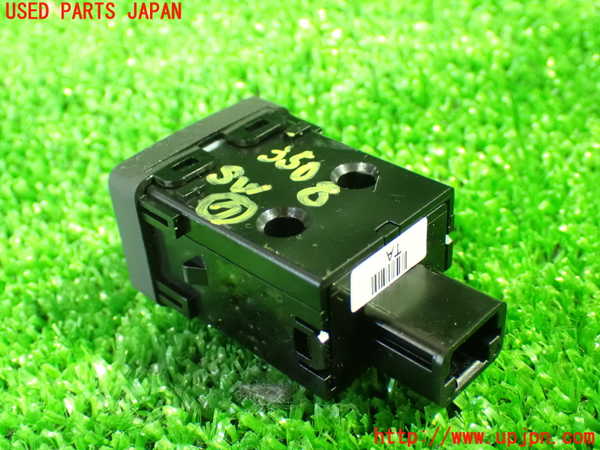 1UPJ-9235086312]セレナ(GC27)スイッチ7 中古_2