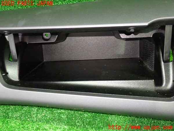 1UPJ-9235087516]セレナ(GC27)グローブボックス1 中古_2