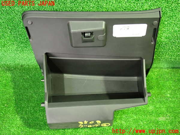 1UPJ-9235087517]セレナ(GC27)グローブボックス2 中古_2