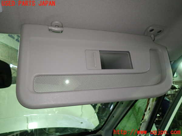1UPJ-9235087625]セレナ(GC27)室内サンバイザー右側 中古_3