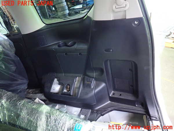 1UPJ-9235087675]セレナ(GC27)右リアピラートリム 中古_4