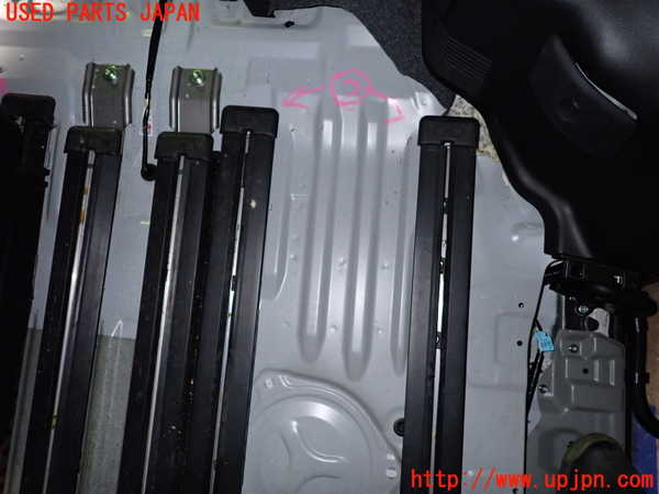 1UPJ-9235087497]セレナ(GC27)シートレール②2 中古_2