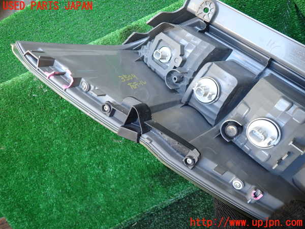 1UPJ-9235091530]ステップワゴン(RK1)右テールランプ 中古_4