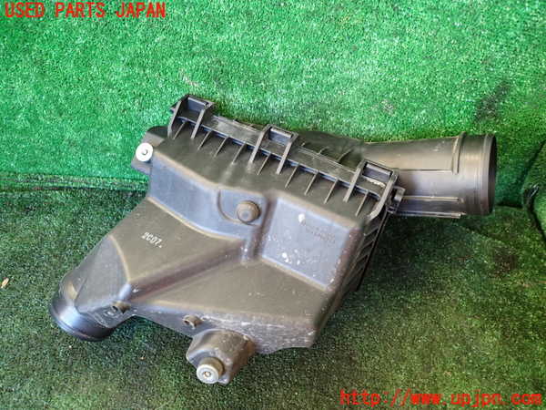 1UPJ-9235092560]ステップワゴン(RK1)エアクリーナーボックス 中古_2
