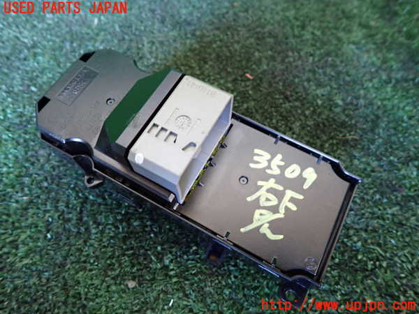 1UPJ-9235096240]ステップワゴン(RK1)右前パワーウィンドウスイッチ 中古_2