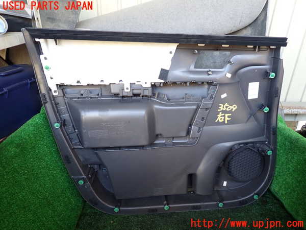 1UPJ-9235091234]ステップワゴン(RK1)右前ドア内張り 中古_4